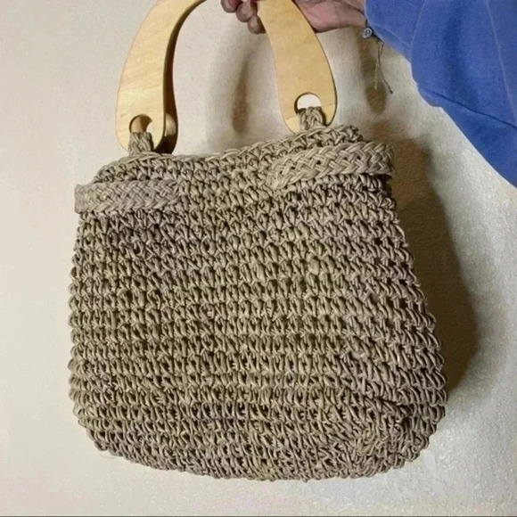 Rattan straw Handbag with wooden clasp animal appliques - Picture 8 of 9